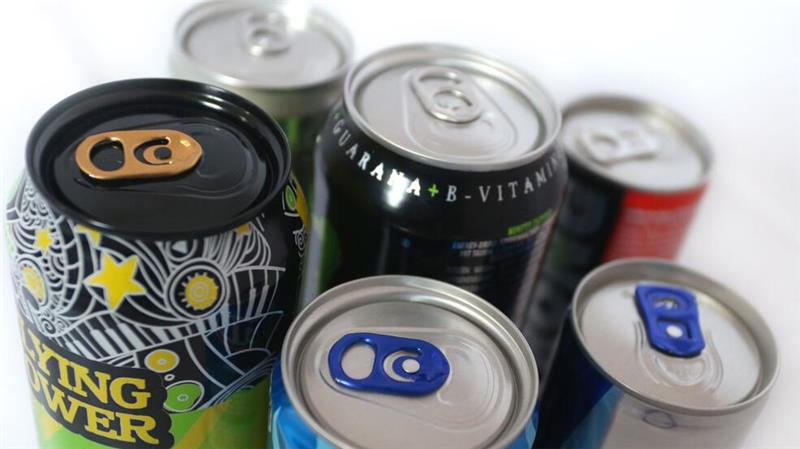 Tschechien will Verkauf von Energydrinks an Kinder verbieten ILLUSTRATION - Energy-Drinks verschiedener Discounter in Deutschland. (Symbolbild)