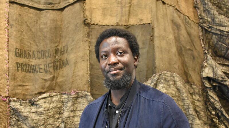 Ganz Ghana ist Ibrahim Mahamas Studio Ibrahim Mahama kommt zum Künstlergespräch ins Mönchehaus; der Ghanaer beschließt damit seine Ausstellung "Rubber Soul".