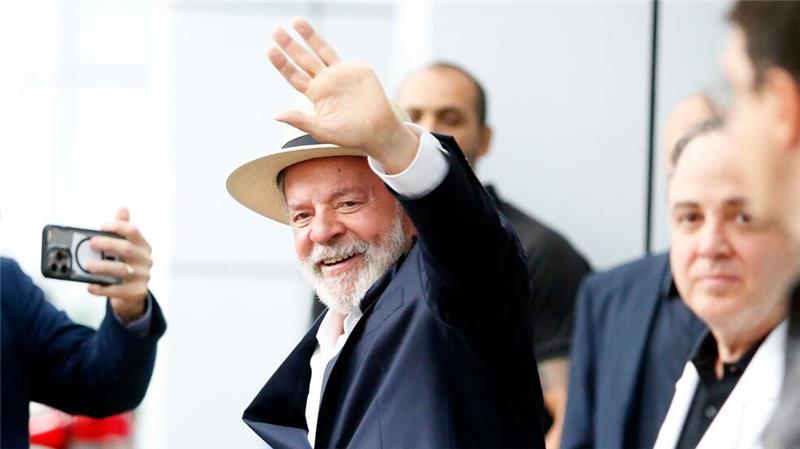 Brasiliens Präsident nach Hirnblutung aus Klinik entlassen „Ich bin am Leben, unversehrt und bereit zu arbeiten“, sagte Lula bei seiner Entlassung.