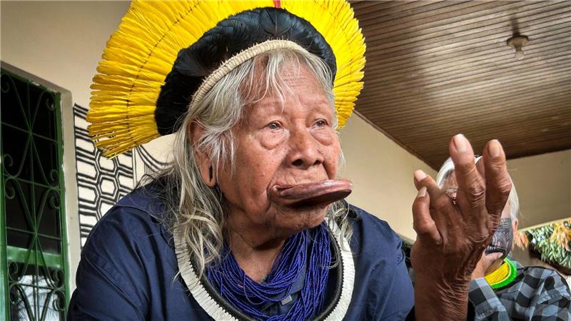 Was der Gold-Boom im Amazonas anrichtet „Ich bin sehr besorgt“, sagt Raoni Metuktire.