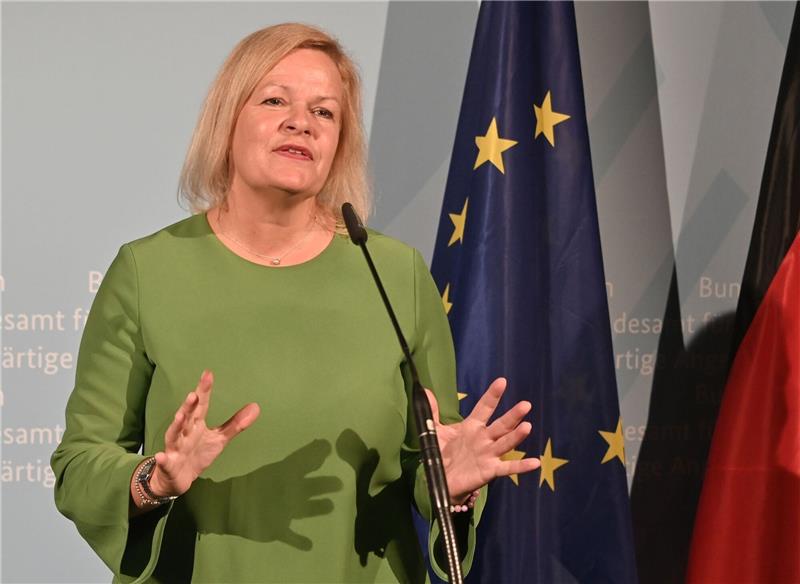 Faeser strikt gegen Abschaffung des individuellen Asylrechts «Ich bin strikt dagegen, das individuelle Asylrecht abzuschaffen», sagt Innenministerin Nancy Faeser.