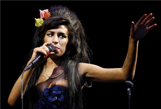 «Ich bin vielleicht ein bisschen exzentrisch und laut, auch komisch, aber nur, weil mich nicht viele Menschen kennen», heißt es in einer Aufzeichnung der Sängerin Amy Winehouse.