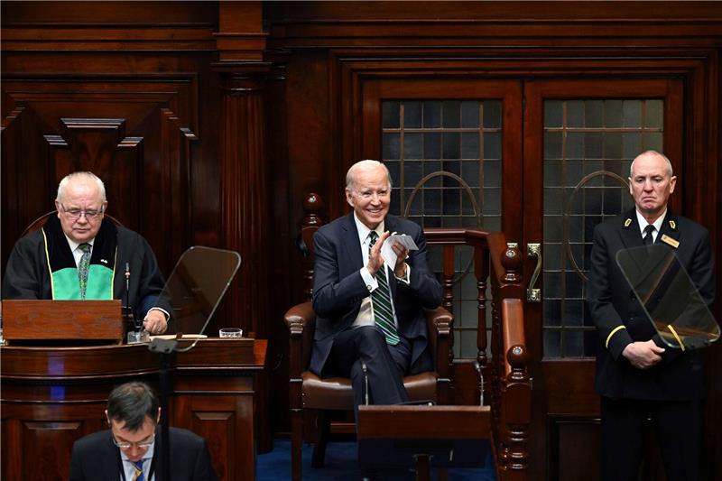 Ein ziemlich irischer Präsident: Biden auf der Grünen Insel «Ich bin zuhause. Ich bin zuhause.»: US-Präsident Joe Biden spricht im irischen Parlament.