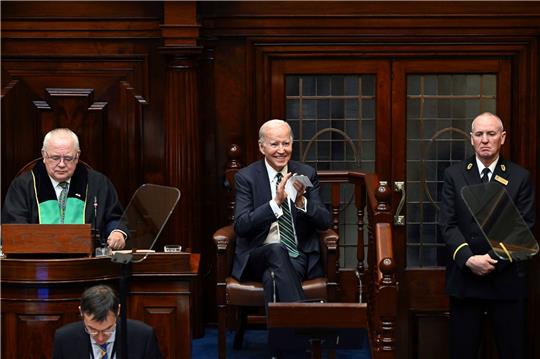 «Ich bin zuhause. Ich bin zuhause.»: US-Präsident Joe Biden spricht im irischen Parlament.
