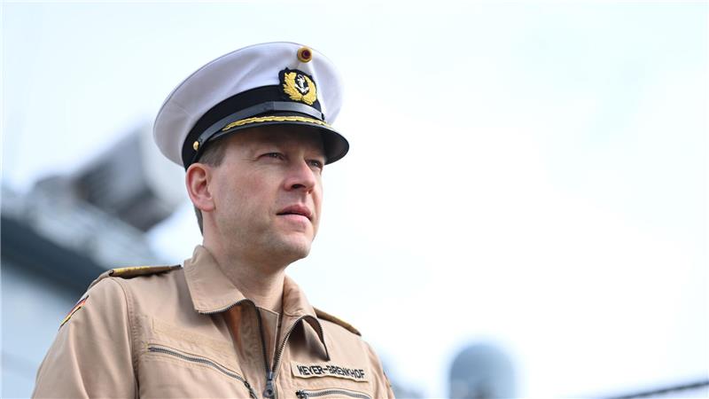 Fregatte „Brandenburg“ läuft zu UN-Einsatz im Mittelmeer aus „Ich blicke zuversichtlich auf den Einsatz und bin mir sicher, dass das Schiff und die gut ausgebildete und motivierte Besatzung diesen erfolgreich absolvieren wird“, sagte Kommandant Meyer-Brenkhof vor dem Einsatz.
