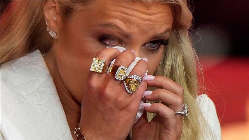 Kirks Witwe an Trumps Brust „Ich vergebe ihm“, sagte Erika Kirk über den Schützen.