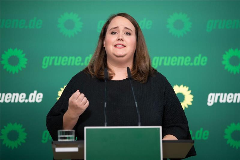 Lang: „Durchschnittsrente kenn ich tatsächlich nicht” «Ich würde davon ausgehen, dass wir um die 2000 Euro rum liegen»: Ricarda Lang.