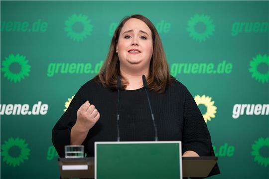 «Ich würde davon ausgehen, dass wir um die 2000 Euro rum liegen»: Ricarda Lang.