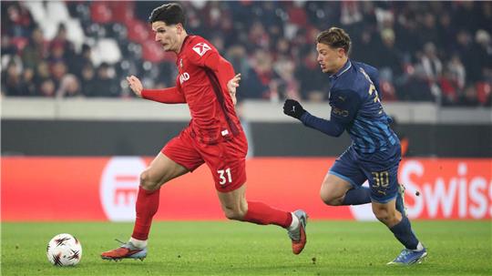 Igor Matanovic (l.) gehörte zu den auffälligsten Freiburgern - und traf.