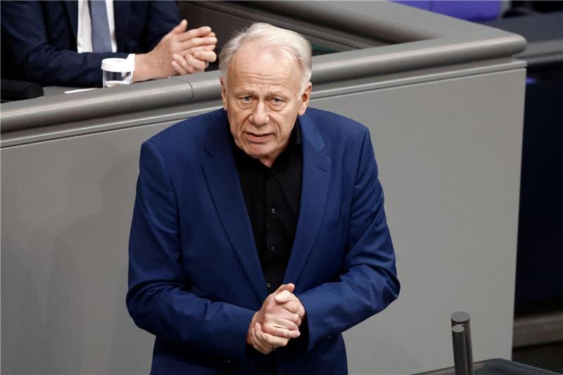 Mr. Dosenpfand geht - Trittin zieht sich zurück Ihm verdanken wir den Einwegpfand, jetzt will Grünen-Politiker Jürgen Trittin sein Bundestagsmandat nach 25 Jahren niederlegen.
