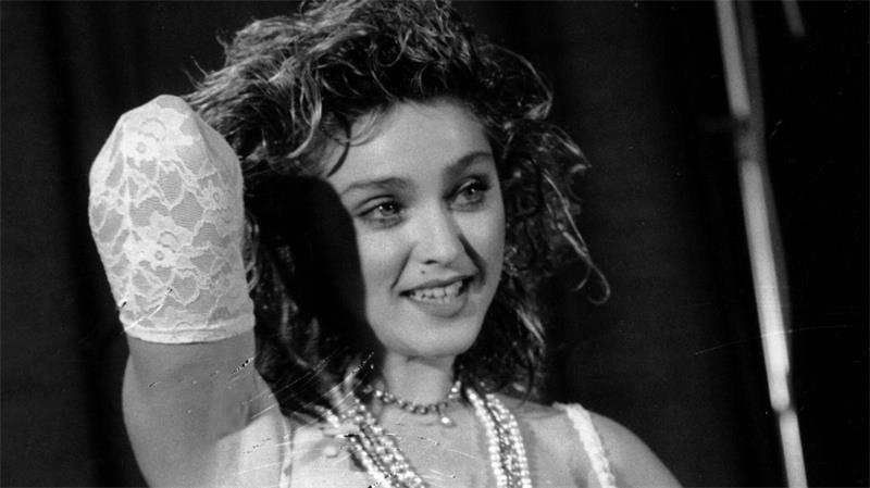 Madonna kehrt mit „Confessions II“ zurück ins Rampenlicht Ihr Auftritt bei den MTV Music Awards 1983 machte sie quasi über Nacht zum Weltstar.