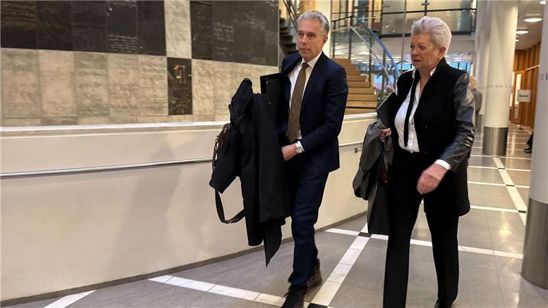 Ihr Mandat habe große Angst vor dem Prozess, sagen Høibys Verteidiger Ellen Holager Andenæs (rechts) und Petar Sekulic.