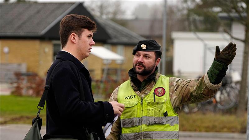 Prinzessinnen im Tarnanzug: Die jungen Royals und die Armee Ihr großer Bruder Kronprinz Christian (l) hat den Wehrdienst bereits abgeschlossen. (Archivbild)