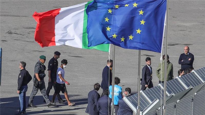 Flüchtlingslager in Albanien: Italien startet neuen Versuch Ihre Asylverfahren möchte Italien in Albanien abwickeln: Ankunft von Migranten Mitte Oktober. (Archivbild)