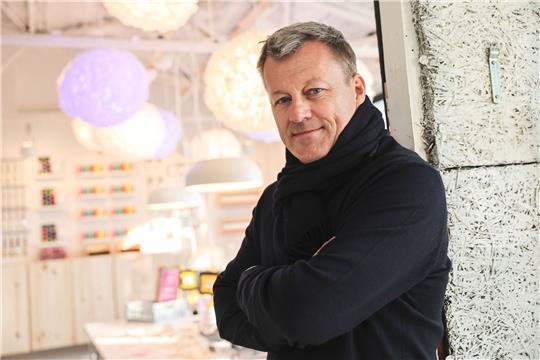 Ikea-Chef Jesper Brodin spricht über Preissenkungen beim schwedischen Möbelhaus.