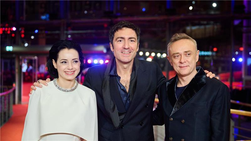 Ilker Çataks Politthriller „Gelbe Briefe“ mit Özgü Namal und Tansu Biçer läuft im Wettbewerb.