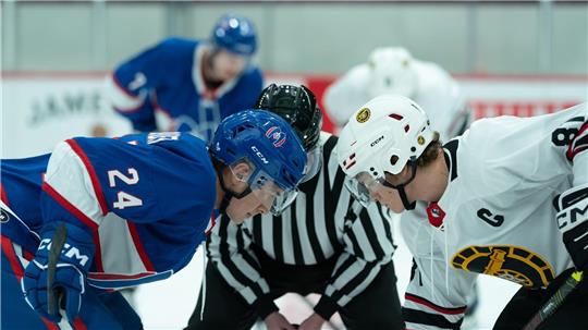 Ilya und Shane als Konkurrenten auf dem Eis.