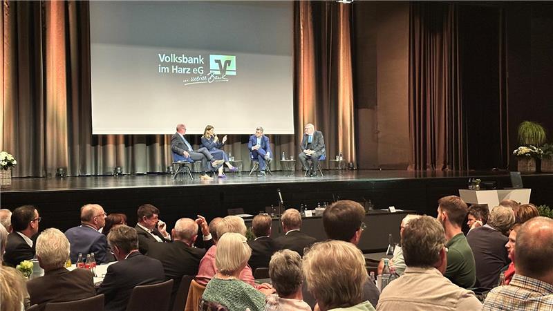 Wechsel im Aufsichtsrat der Volksbank im Harz Im Anschluss an den offiziellen Teil lädt die Volksbank zur Experten-Runde, moderiert von TV-Journalist Markus Gürne.