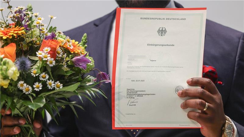 Gutachten: Reformtempo in der Migrationspolitik ist zu hoch Im April nahm Bundespräsident Frank-Walter Steinmeier an einer Einbürgerungsfeier teil. (Archivfoto)