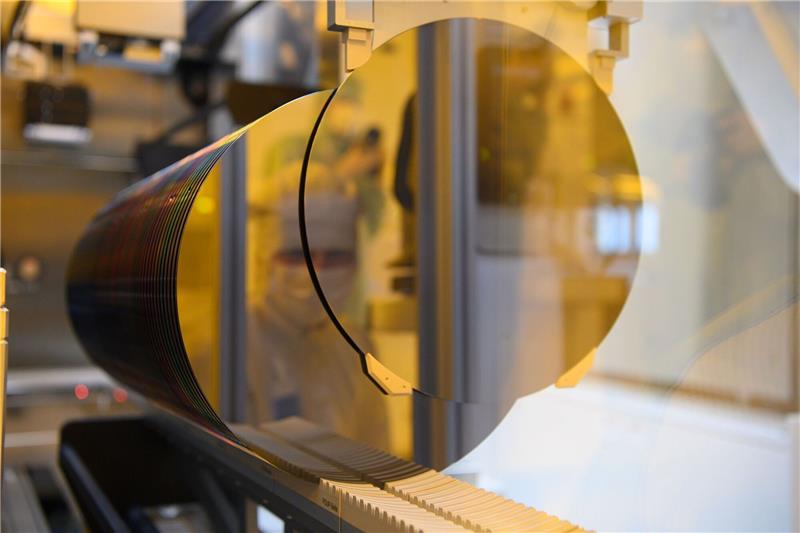 Verkauf deutscher Chip-Fertigung nach China noch nicht durch Im Autobau spielen Chips mittlerweile eine tragende Rolle.
