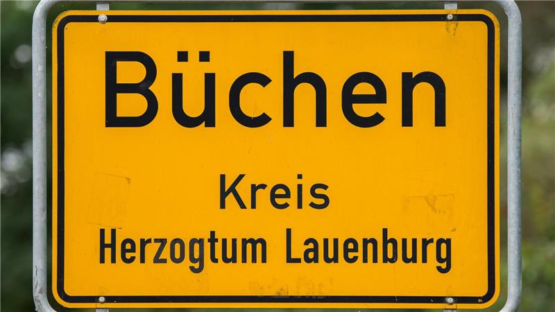 Im Bahnhof Büchen hat ein Raucher seine Zigarette nicht schnell genug geschafft und ist auf den fahrenden Zug aufgesprungen. 