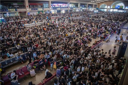 Im Bahnhof Hankou in Wuhan ist der Boom des Inlandstourismus besonders gut zu sehen.