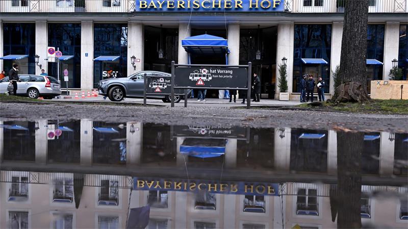 „Aufgeführt wie Schwein“ - Oasis kommt nach München Im Bayerischen Hof kam es 2002 zu einer legendären Prügelei. (Archiv)