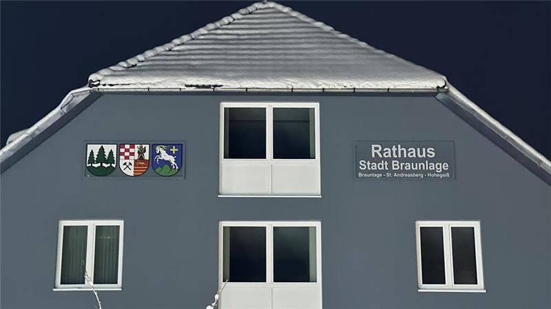 Streit um Dachmarke zeigt: Zwischen Orten besteht noch eine Kluft Im Braunlager Rathaus sind die drei Ortsteile vereint, zudem tagt der Rat seit mehr als zwei Jahren stets im Ratssaal im Obergeschoss.