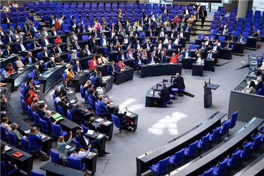 Im Bundestag wurde gegen einen U-Ausschuss zur Aufklärung des Steuerskandals bei der Hamburger Warburg-Bank votiert.