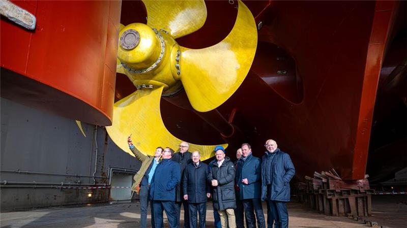 Scholz besucht Lloyd Werft in Bremerhaven Im Bundestagswahlkampf hat Bundeskanzler Olaf Scholz die Lloyd Werft in Bremerhaven besucht.