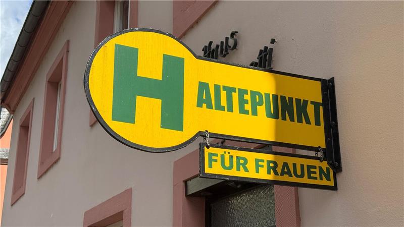 Abgerutscht - Eine Wohnungslose erzählt Im Café Haltepunkt können sich wohnungslose Frauen tagsüber aufhalten.