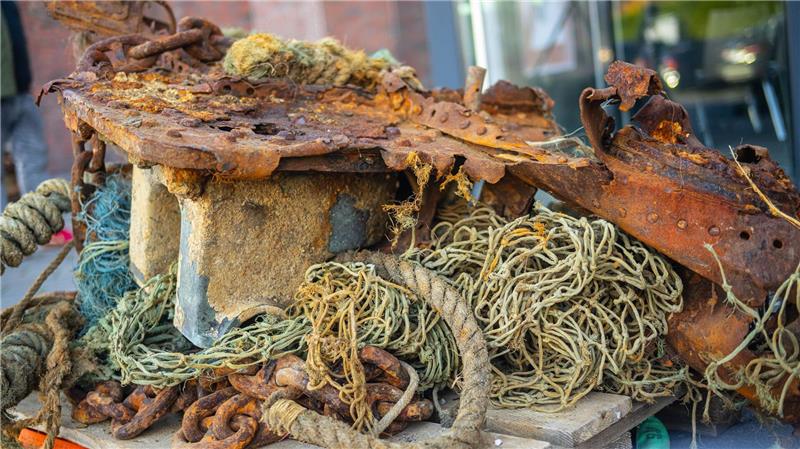 Vom Meeresgrund ins Museum: Wie es mit dem U-Boot weitergeht Im Cuxhavener Museum sind schon erste Teile des Wracks zu sehen.