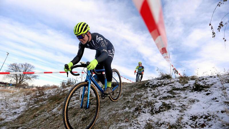 Generalprobe für die DM in Bad Harzburg Im Dezember 2022 und März 2024 ging es mit wenigen Startern durch den leicht mit Schnee bedeckten Sportpark in Bad Harzburg. Jetzt ist das Cyclocross-Rennen im Rahmen einer Serie zurück. Foto: Neuendorf