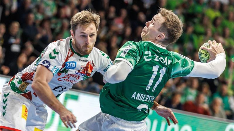 Handball-Bundesliga führt Torlinientechnik ein Im Dezember in einer kniffligen Szene verwickelt: Berlins Lasse Andersson (r).