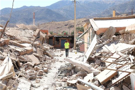 Im Dorf Talaat N'Yakoub suchen Helfer fieberhaft nach Vermissten.
