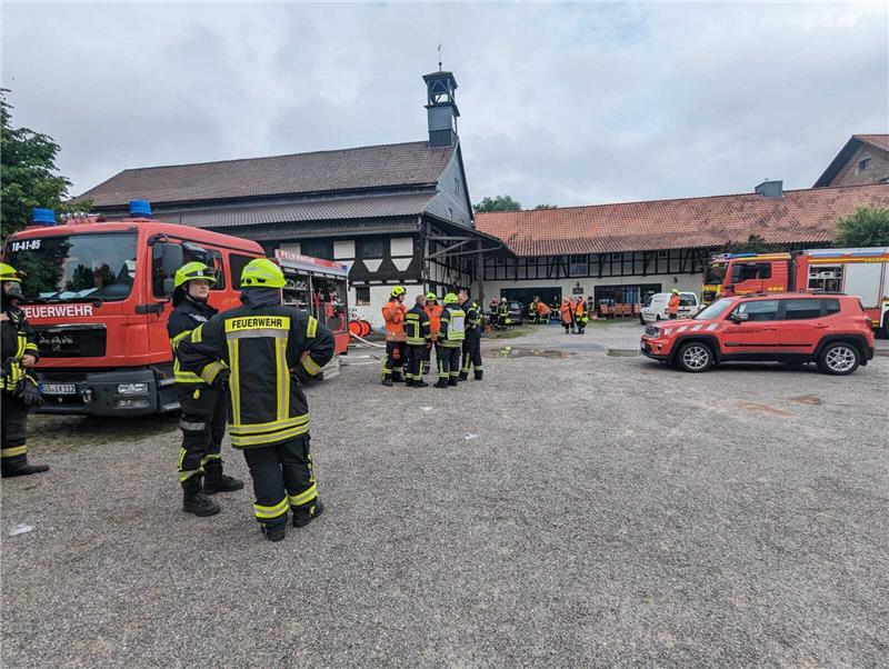 Brand auf Rittergut Kirchberg: 80.000 Euro Schaden Im Einsatz waren sechs Wehren aus dem Seesener Raum. Foto: Feuerwehr Seesen