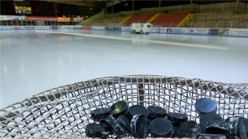 Im Eisstadion Braunlage ist alles vorbereitet für die neue Saison. Zuerst wird die Halle für zwei Eishockey-Trainingslager genutzt.