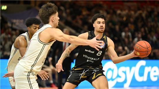 Im Europe Cup ausgeschieden: Joshua Obiesie (r) und die Löwen Braunschweig.