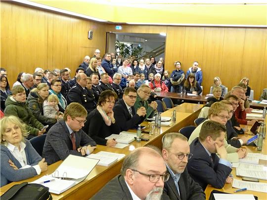 Im Februar 2020 kommen angesichts fehlender Hortplätze etliche Eltern zur Ratssitzung – mittlerweile hat sich die Situation offenkundig entspannt. Foto: GZ-Archiv