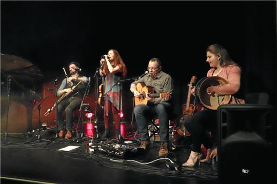 Im Februar 2020 spielte Cara vor ausverkauftem Haus im Kulturkraftwerk Harzenergie. Dann kam Corona. Morgen ist die Irish Folk-Band mit ihrem neuen Album wieder in Goslar zu Gast. Archivfoto: Kammer