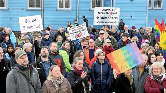Im Februar demonstrieren in Clausthal-Zellerfeld Hunderte Menschen in Clausthal-Zellerfeld gegen Rechtsextremismus. Nächste Woche findet ein Dietzelhausgespräch zur Stärkung der Demokratie statt.