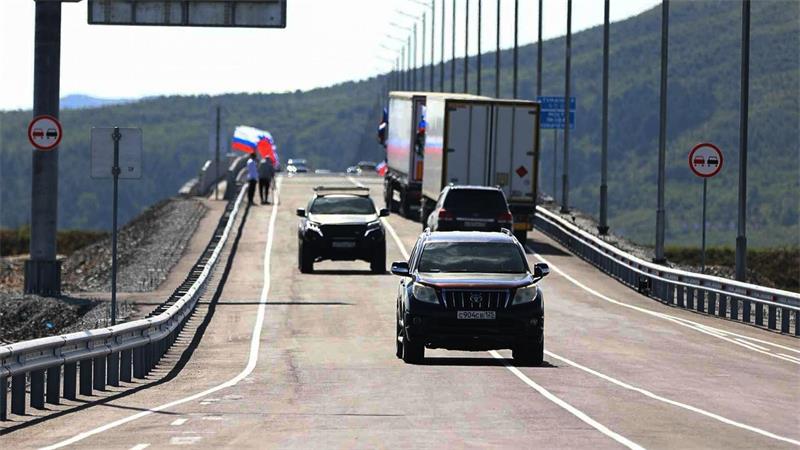 Im Fernen Osten Russlands wurde die erste Straßenverbindung ins benachbarte Nordkorea eröffnet.