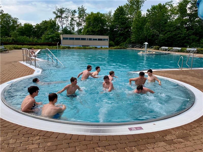 Freibäder in Vienenburg und Oker starten in die Saison Im Freibad Vienenburg sind viele Jugendliche unterwegs. Foto: Epping