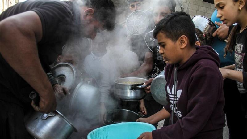 Im Gazastreifen droht nach Einschätzung von Hilfsorganisationen eine Hungersnot.