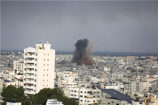 Im Gazastreifen leben mehr als zwei Millionen Menschen, fast die Hälfte von ihnen ist jünger als 18.