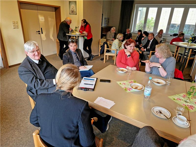 Weihbischof im Oberharz: Es geht um Zukunft der Gemeinde Im Gemeindehaus geht es um die Zukunft der Kirche. Foto: Knoke