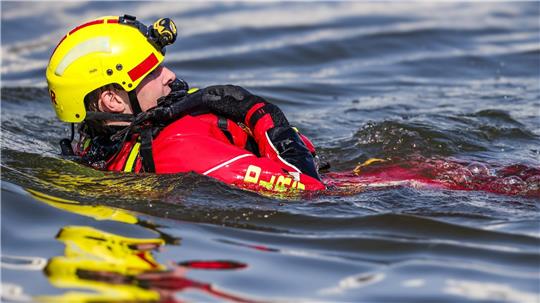 Im Gesamtjahr 2025 rechnet die DLRG mit weniger Badetoten als im Vorjahr. (Archivbild)