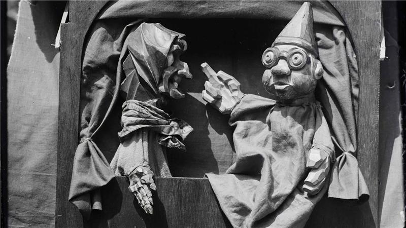 Der Goslarer Bildhauer Rudolf Nickel und seine Karsperl-Puppen Im Glasplattenbestand des Stadtarchivs befinden sich sieben Motive von den Figuren – datiert auf das Jahr 1931 und aufgenommen von Dr. Friedrich Behme .