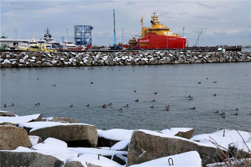 Umwelthilfe: Bundesregierung muss LNG-Terminal stoppen Im Hafen Mukran auf Rügen soll ein LNG-Terminal entstehen.