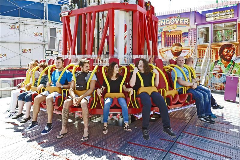 Im „Hangover“ können 24 Personen einen freien Fall genießen. Foto: Foto King